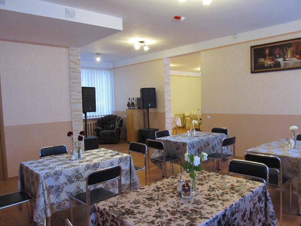 Viesu Maja Ezerkalns Hotel Krāslava Kültér fotó