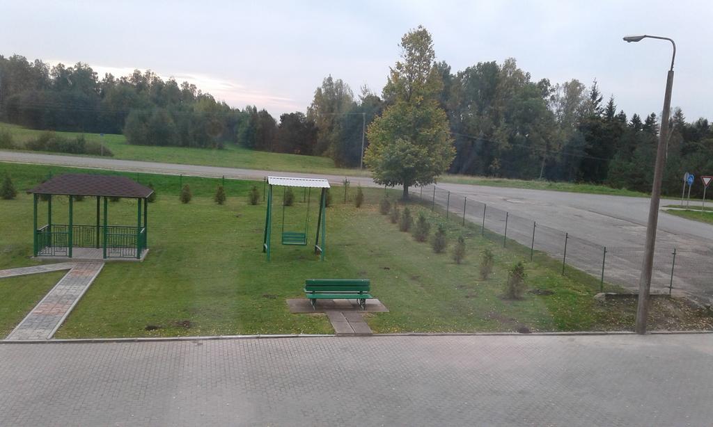 Viesu Maja Ezerkalns Hotel Krāslava Kültér fotó