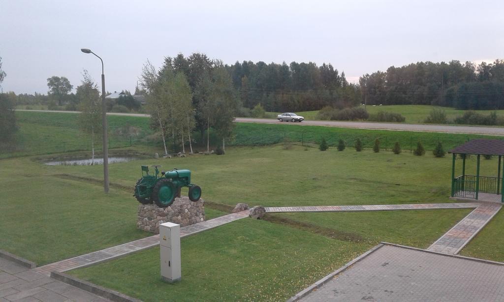 Viesu Maja Ezerkalns Hotel Krāslava Kültér fotó